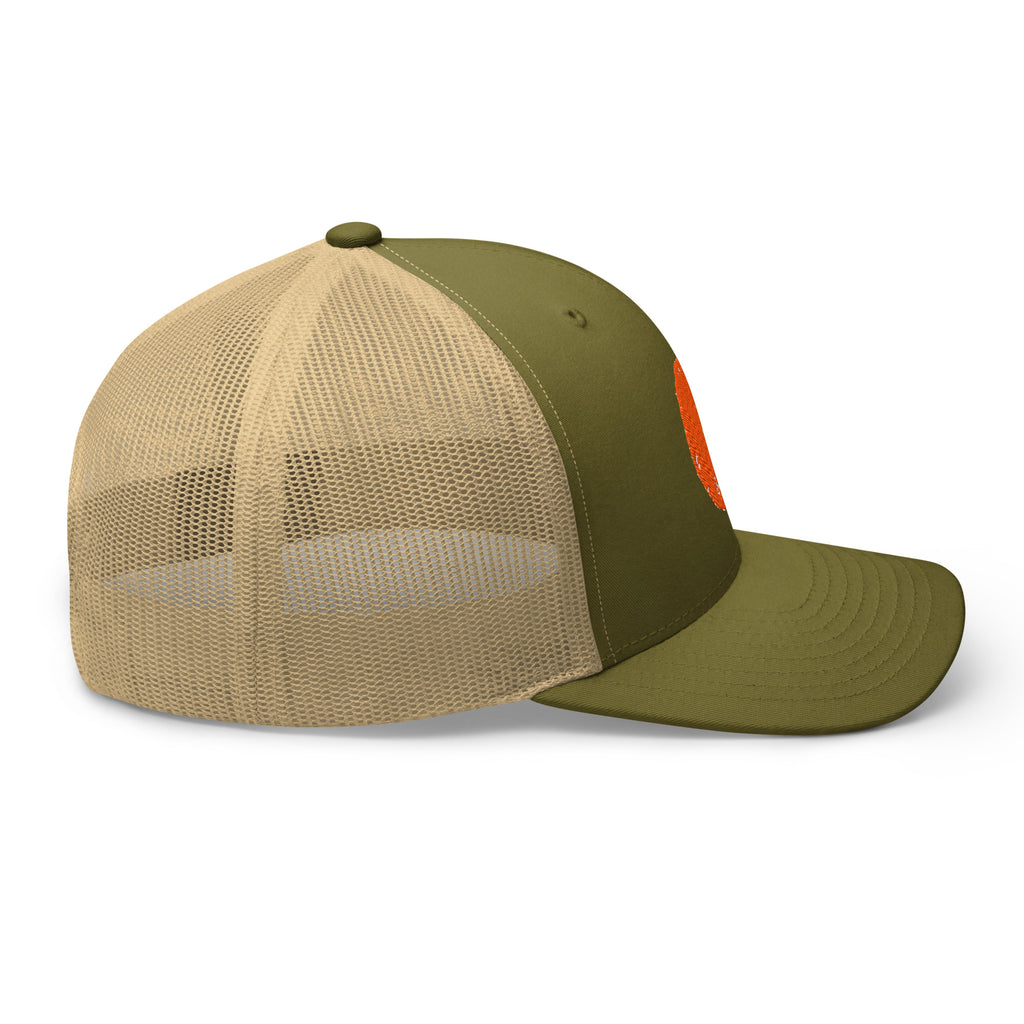 Moss khaki Be Reem Circle trucker cap with mesh back and curved brim, showcasing a retro design.